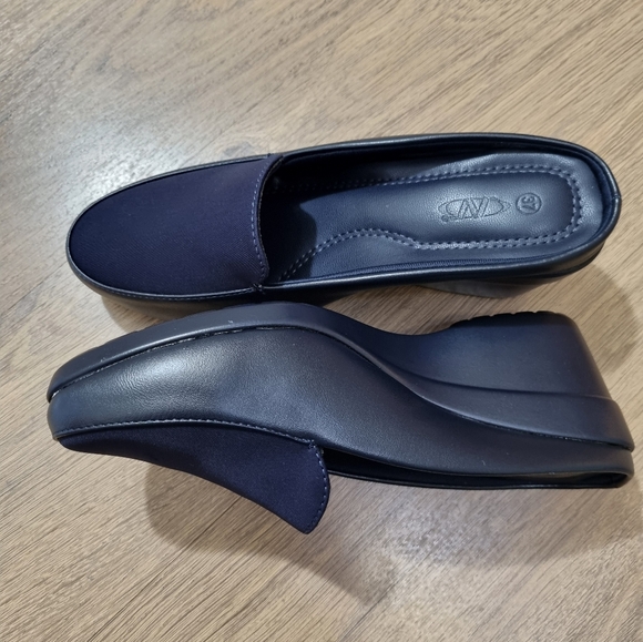 [BUNDLE!] Three Sandals, One Price  Women's Casual Blue, Black and Pink Size 7 - Picture 3 of 16